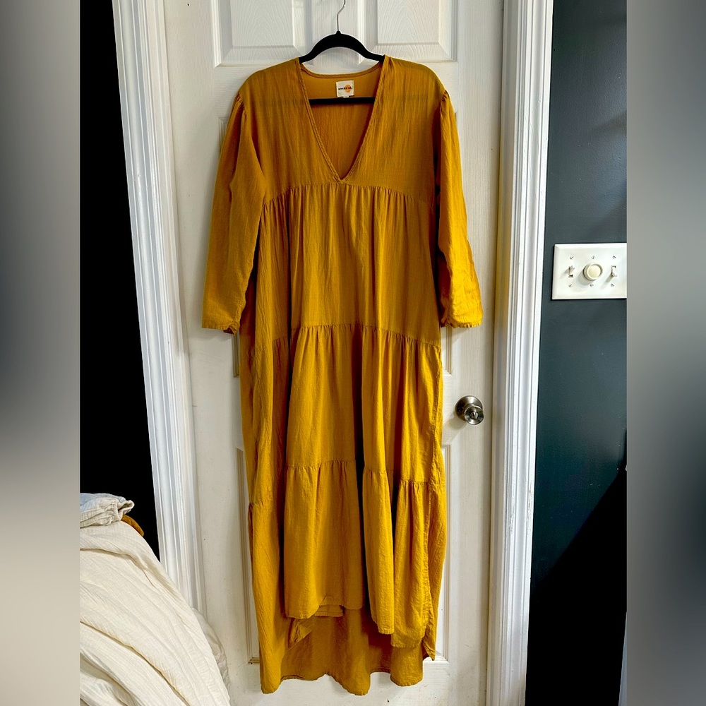 Beautiful and airy Neve and Hawk slow fashion Size 2 dress.